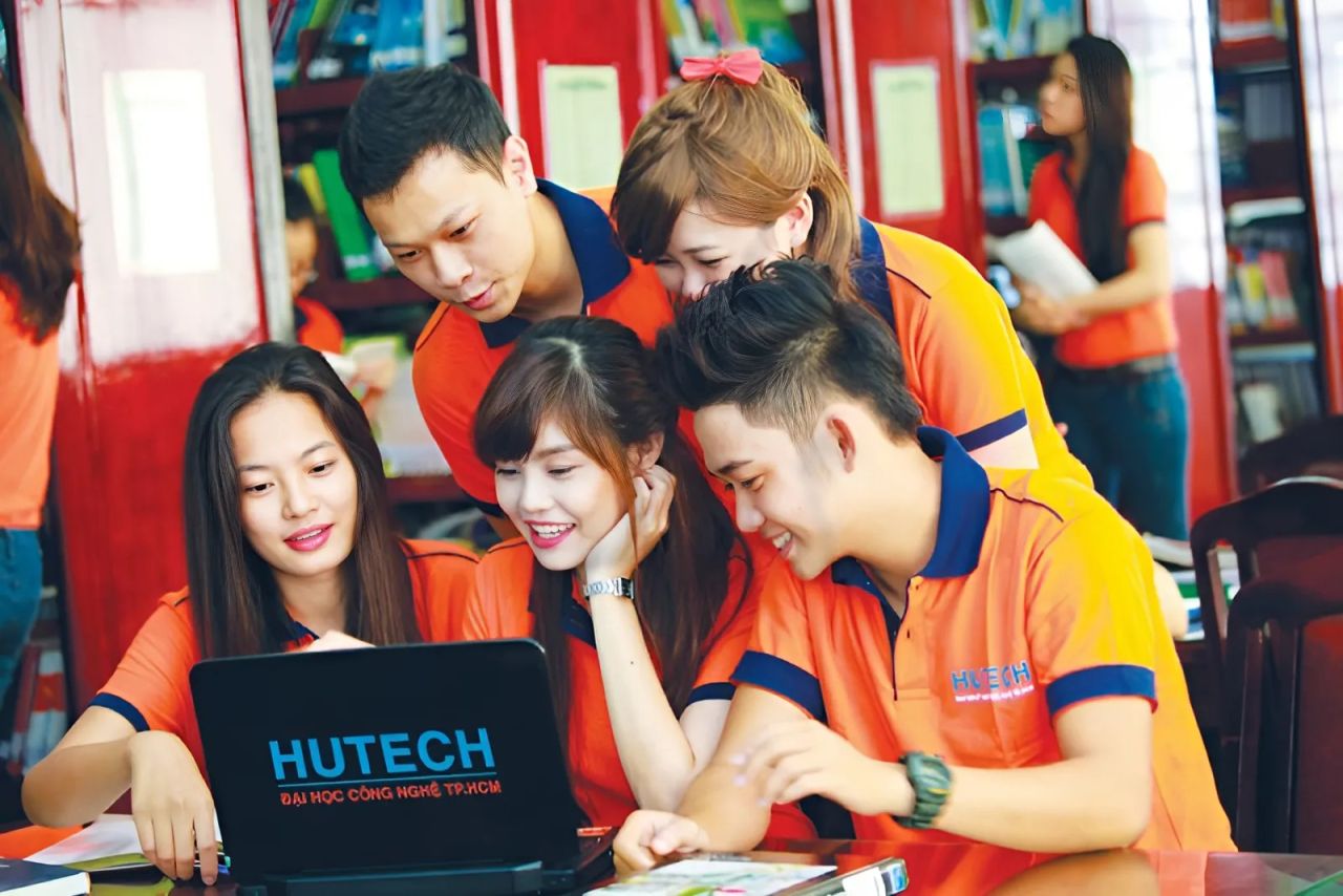 Áo thun đồng phục Trường Đại Học Hutech